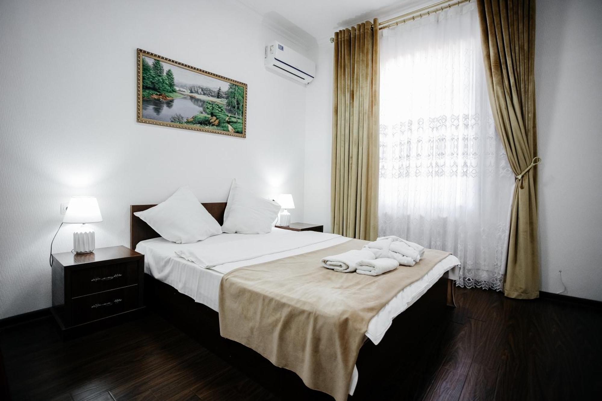 Karakalpak Palace Hotel Nukus Buitenkant foto